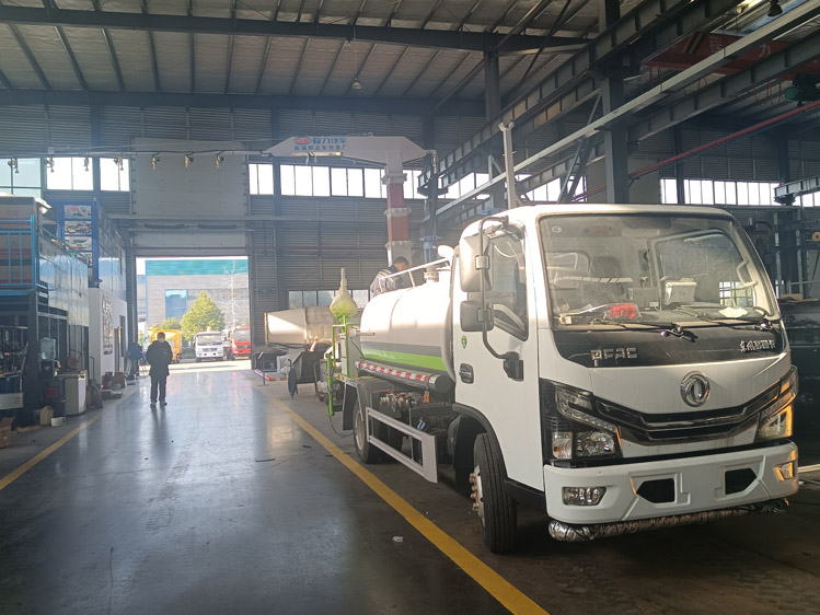 鐵路抑塵車廠家直銷_15噸固化劑噴灑車 山西朔州煤礦霧炮噴霧車_鐵路工地抑塵車工廠報(bào)價(jià)