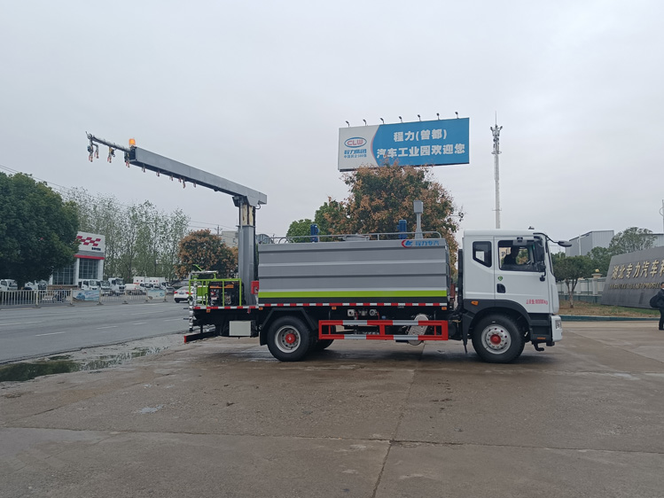 鐵路抑塵車分期_CL5186TDY6YC多功能抑塵車 自動(dòng)感應(yīng)噴淋系統(tǒng)抑塵車_多功能噴灑抑塵車廠家直銷